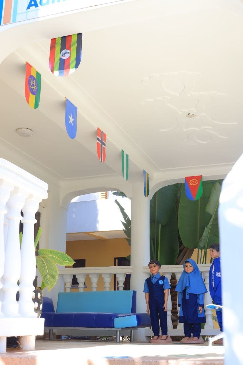 Mustakim International School students in uniform Mustakim International School students in uniform